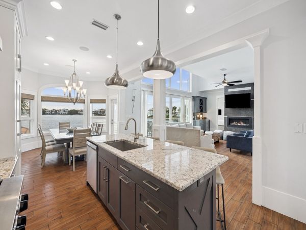 Destin Lakefront Vacation Home With Pool And Spa