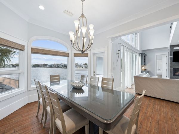 Destin Lakefront Vacation Home With Pool And Spa