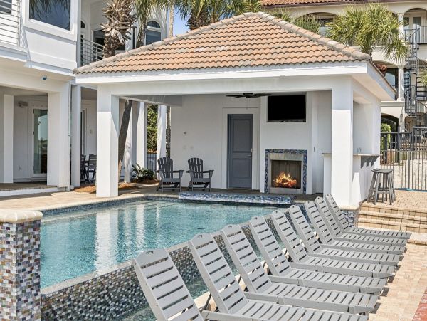 Destin Lakefront Vacation Home With Pool And Spa
