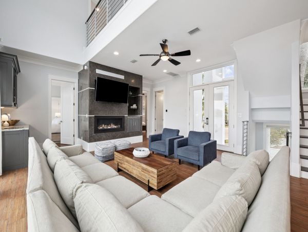 Destin Lakefront Vacation Home With Pool And Spa