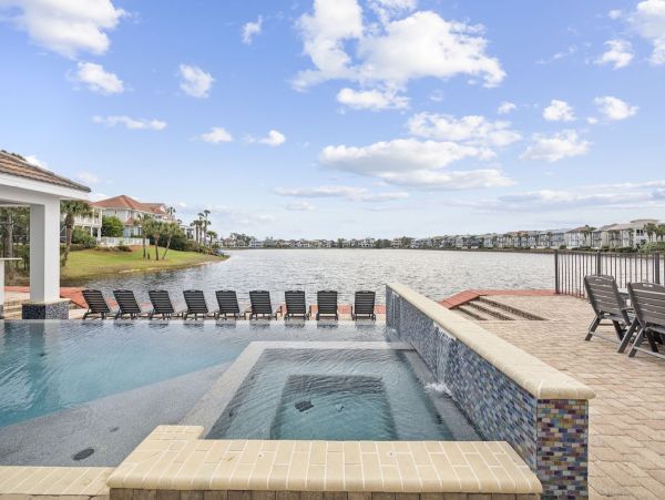 Destin Lakefront Vacation Home With Pool And Spa