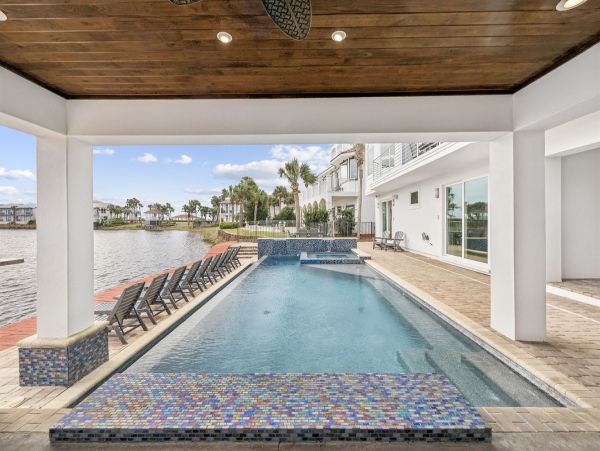 Destin Lakefront Vacation Home With Pool And Spa