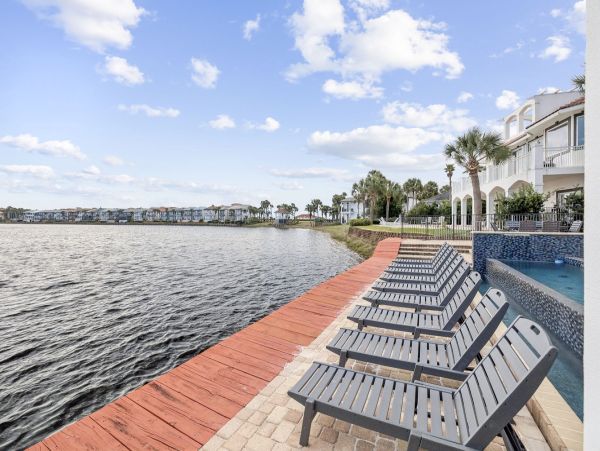 Destin Lakefront Vacation Home With Pool And Spa