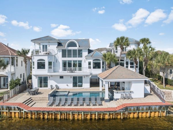 Destin Lakefront Vacation Home With Pool And Spa