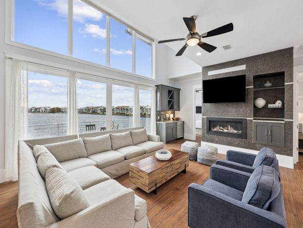 Destin Lakefront Vacation Home With Pool And Spa