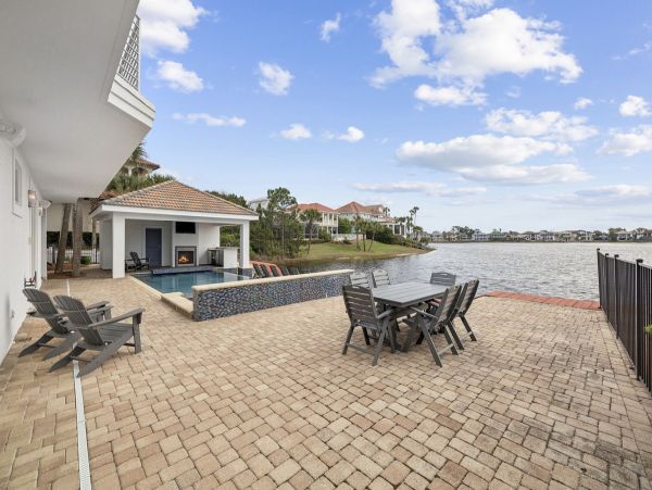Destin Lakefront Vacation Home With Pool And Spa
