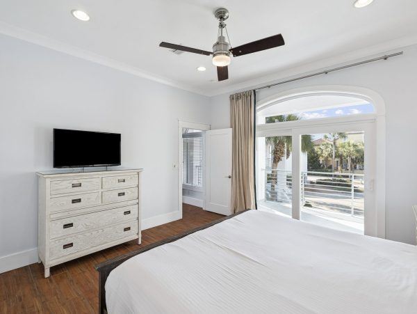 Destin Lakefront Vacation Home With Pool And Spa