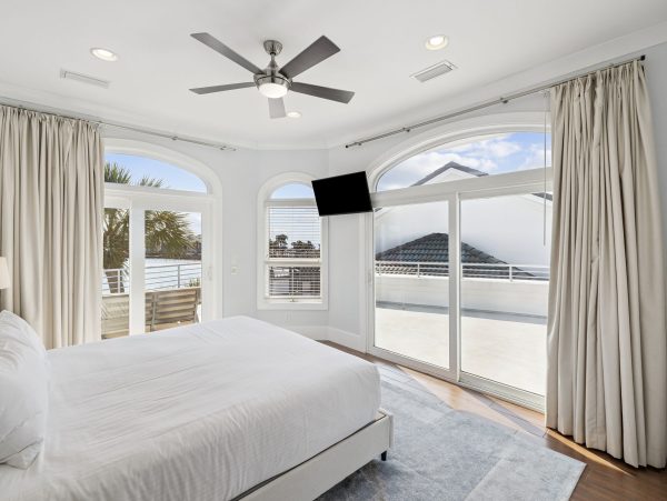 Destin Lakefront Vacation Home With Pool And Spa