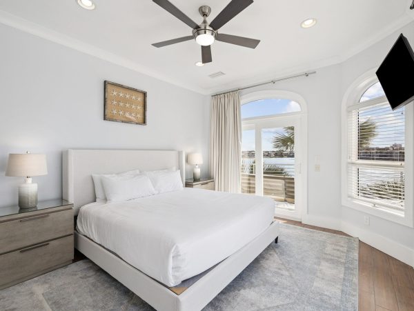 Destin Lakefront Vacation Home With Pool And Spa