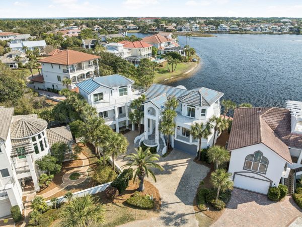 Destin Lakefront Vacation Home With Pool And Spa