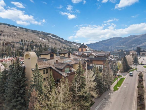 Vail Vacation Condo Sleeps Eight Guests Mountain Views