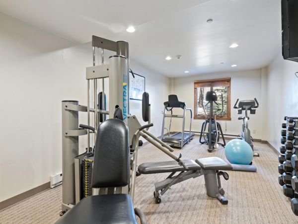 Vail Vacation Condo Sleeps Eight Guests Mountain Views