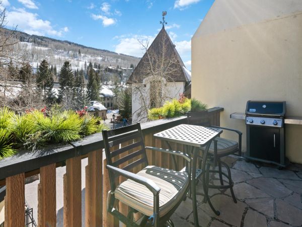 Vail Vacation Condo Sleeps Eight Guests Mountain Views
