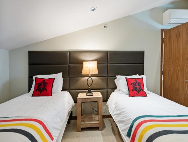 Vail Vacation Condo Sleeps Eight Guests Mountain Views