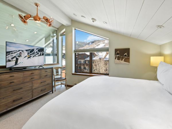 Vail Vacation Condo Sleeps Eight Guests Mountain Views