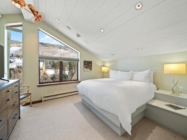 Vail Vacation Condo Sleeps Eight Guests Mountain Views