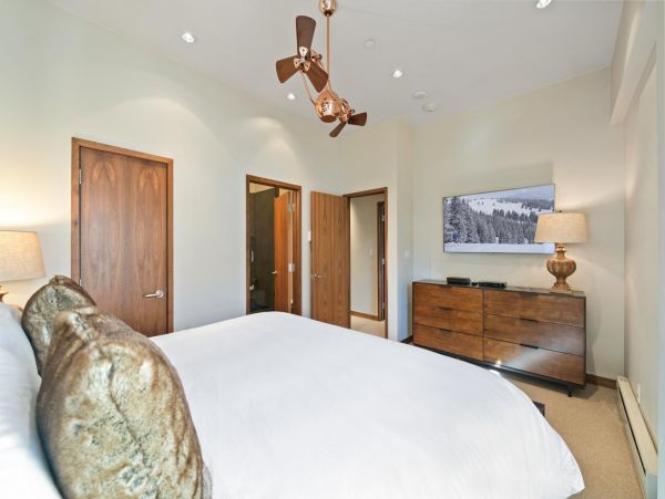 Vail Vacation Condo Sleeps Eight Guests Mountain Views
