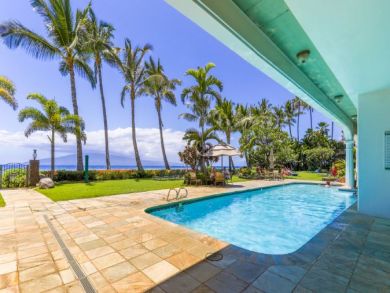 Lahaina Vacation Condo Sleeps Two Guests.