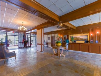 Lahaina Vacation Condo Sleeps Two Guests.