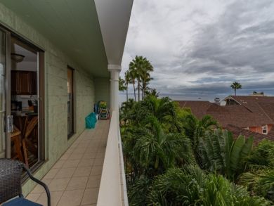 Lahaina Vacation Condo Sleeps Two Guests.