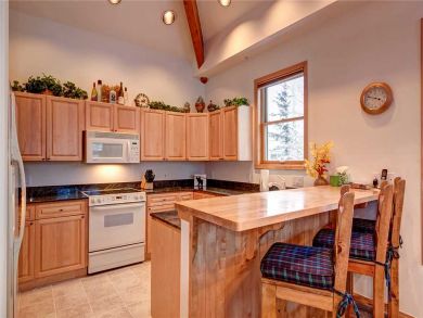 Breckenridge Vacation Condo Sleeps Seven Guests.