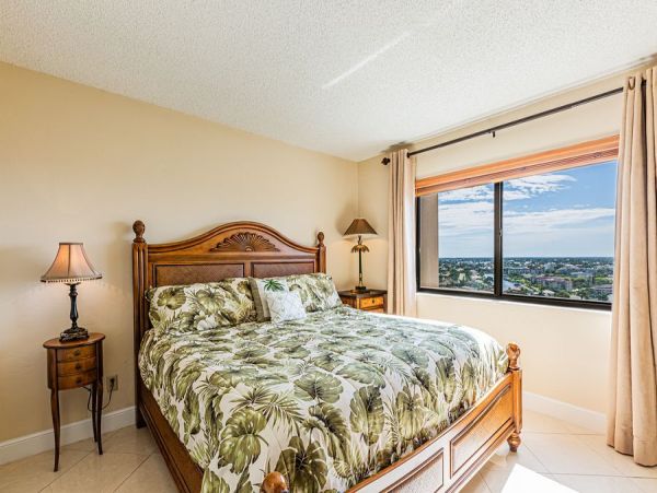 Marco Island Gulf Front Vacation Condo Sleeps 4