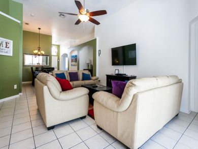 Kissimmee Vacation Home Sleeps Ten Guests.