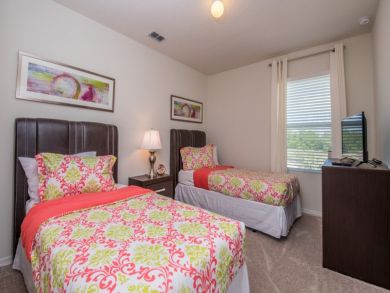 Orlando Five Bedrooms Rental Home, Private Caged Pool