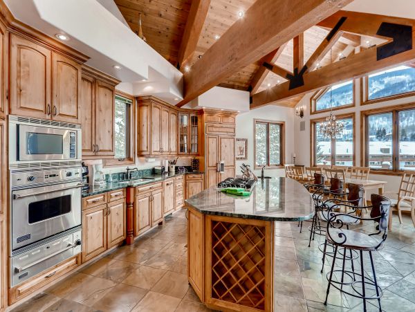 5 Bedroom Luxury Rental in Vail, Mountain View