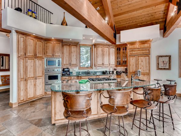 5 Bedroom Luxury Rental in Vail, Mountain View