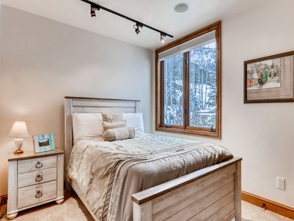 5 Bedroom Luxury Rental in Vail, Mountain View