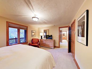 Vail Vacation Duplex Sleeps Ten Guests.