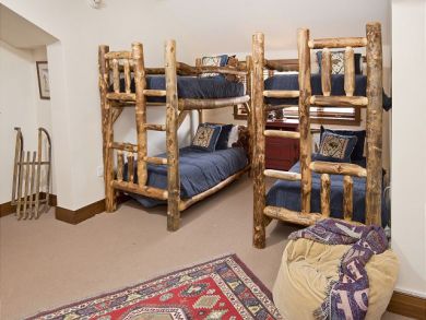 Bachelor Gulch 4 Bedroom Vacation Condo plus Loft.