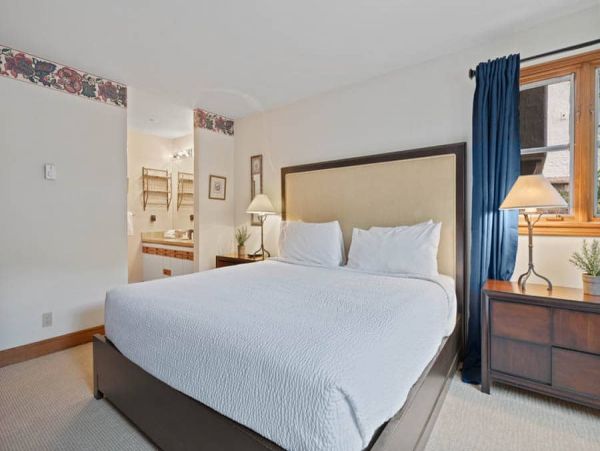 Beaver Creek Vacation Townhome Sleeps Eight Mountain Views