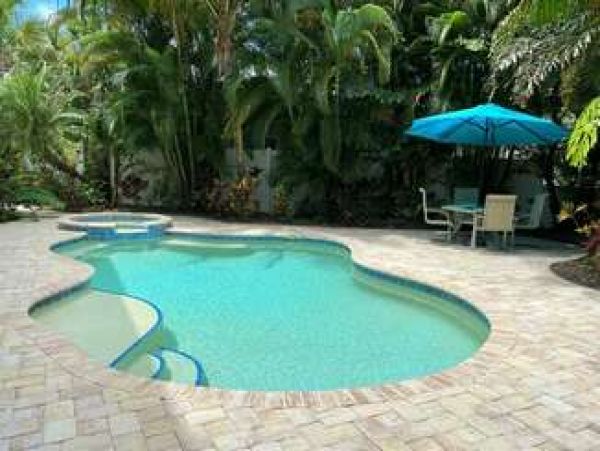 Holmes Beach Vacation Rental Home Three Bedrooms Sleeps 6