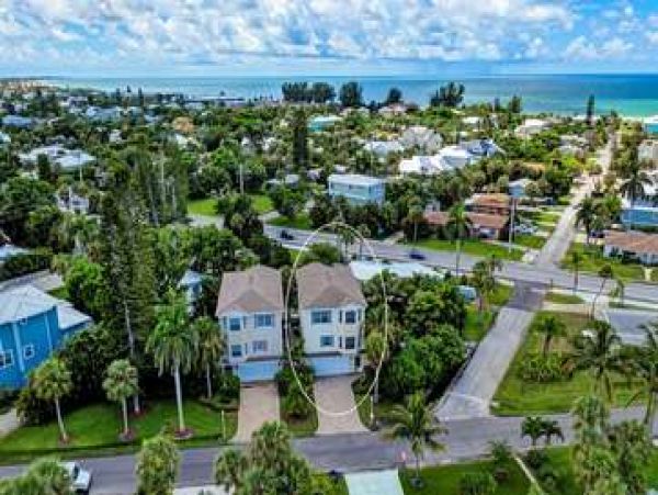Holmes Beach Vacation Rental Home Three Bedrooms Sleeps 6
