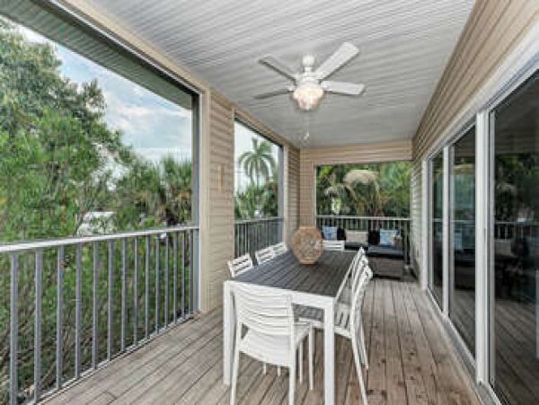 Holmes Beach Vacation Rental Home Three Bedrooms Sleeps 6