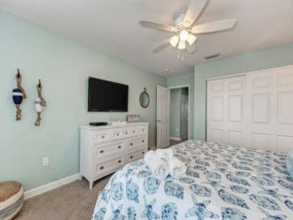 Holmes Beach Vacation Rental Home Three Bedrooms Sleeps 6