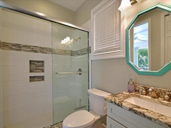Brandenton Beach Vacation Cottage Sleeps Eight Guests.