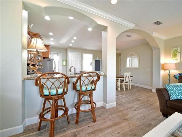 Brandenton Beach Vacation Cottage Sleeps Eight Guests.