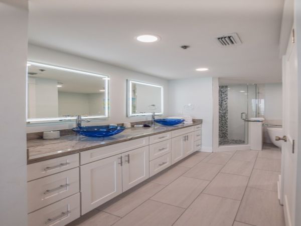 Updtaed Gulf-Front Condo with Stunning Views and Free Beach Service