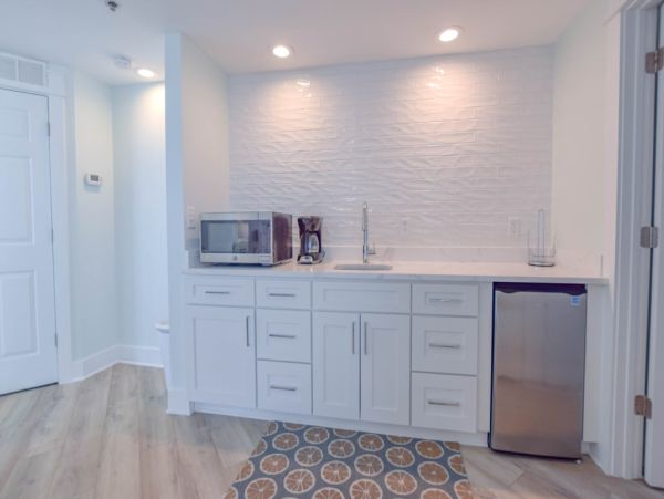 Updtaed Gulf-Front Condo with Stunning Views and Free Beach Service