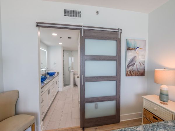 Updtaed Gulf-Front Condo with Stunning Views and Free Beach Service