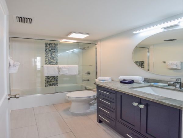 Updtaed Gulf-Front Condo with Stunning Views and Free Beach Service