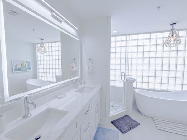 Updtaed Gulf-Front Condo with Stunning Views and Free Beach Service