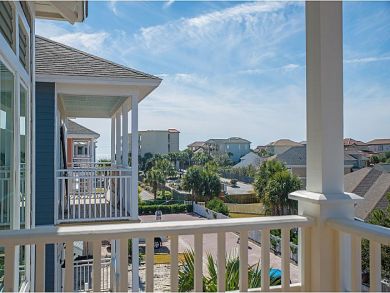 Miramar Beach Vacation Home Sleeps Fourteen Guests.