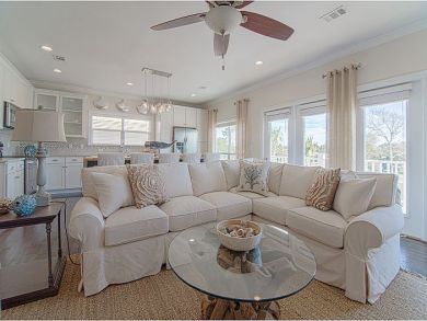 Miramar Beach Vacation Home Sleeps Fourteen Guests.