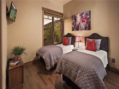 Steamboat Spring vacation Home Sleeps Ten Guests. Steamboat Spring vacation Home Sleeps Ten Guests.
