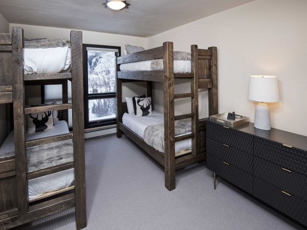 Eagle-Vail Mountain View 4 Bedroom Vacation Home Plus Den