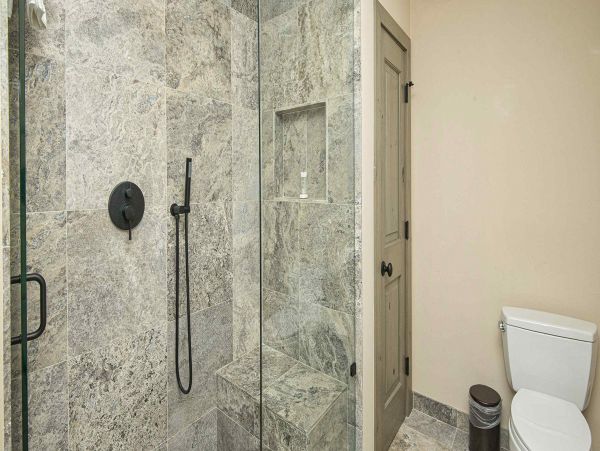 Eagle-Vail Mountain View 4 Bedroom Vacation Home Plus Den